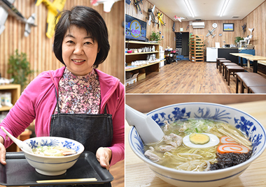 お店にも明るく親しみやすい橋本さんの雰囲気が現れている。人気の塩ラーメンやうどん、カレー、焼きそばなど、オリジナルの塩を活かしたメニューはテイクアウトも可能。朝市の食材の持込調理サービスや塩・バスソルトなどの販売もあり、能登で始めた趣味のラジコン飛行機が店内を飾る。